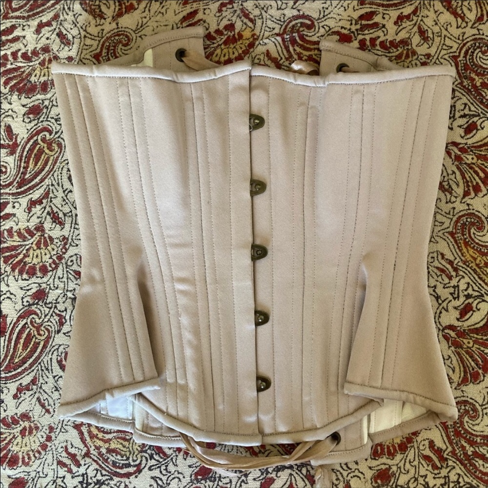 Timeless trends hourglass novice beige 18” corset